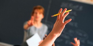 O întrebare de clasa a-XI-a – „Eu de exemplu, ca cetăţean român, de ce nu pot fi cămătar, iar banca face cămătărie legală?”