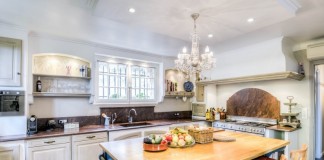 În Bucureşti s-au vândut în acest an proprietăţi din portofoliul de locuinţe de lux în valoare totală de peste 36 mil. euro. Cele mai scumpe zece locuinţe vândute în Capitală au o valoare cumulată de 9 mil. euro