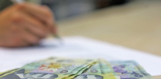 Mai mulţi furnizori de servicii medicale din Bucureşti au fost recent informaţi de către Casa de Asigurări de Sănătate a Municipiului Bucureşti că sunt obligaţi să restituie Casei sumele de bani aferente serviciilor medicale paraclinice, furnizate asiguraţilor în perioada 2013-2015 amenzi