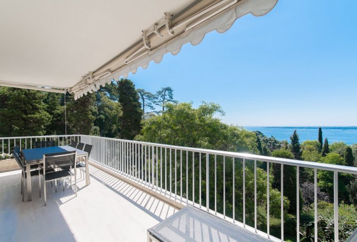 Apartament superb cu vedere la mare