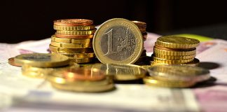 Euro a trecut de pragul de 4,5 lei Euro