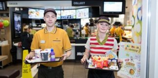Localurile fast-food se străduiesc să schimbe modul în care îşi servesc clienţii şi se apropie tot mai mult de restaurantele convenţionale mcdonalds-table-service