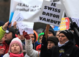Proteste în faţa sediului BNR si în faţa sediului Autorităţii Naţionale pentru Protecţia Consumatorului (ANPC)