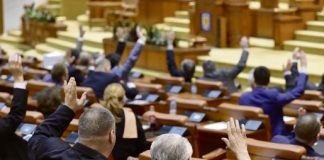 Presiunile de ordin fiscal și salarial vor afecta puternic bugetul de stat. Guvernul va avea de ales între a face reforme, pentru a-și putea onora promisiunile, sau a-și extinde sursele de finanțare. De remarcat, în context, că, în ultimii 5 ani, autoritățile au împrumutat de la bănci echivalentul a 20 de miliarde de euro, au afirmat analiștii de la KeysFin KeysFin