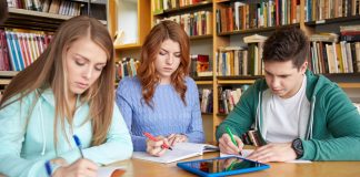 Viitorul politic pe termen lung al țării se prezintă sub unele auspicii cu tentă de roz. Și asta, pentru că politicienii noștri au avut mai multă grijă de soarta propriilor copii decât de cea colectivă studii-in-Marea-Britanie