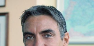 „Străinii când vin în România, vă garantez, au o surpriză uriaşă. Trebuie doar să-i aducem dar pentru asta trebuie să le schimbăm percepţia vis-a-vis de „praful care s-a aşternut peste România”. România nu este în praf… România, din punct de vedere turistic, este minunată!” – Dragoş Anastasiu, preşedinte EUROLINES ROMÂNIA Dragos atanasiu, presedinte eurolines romania