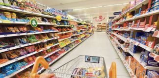 Românii cumpără mai puține produse, dar mai scumpe, și au cel mai mare nivel de încredere în viitor, de la începutul crizei economice până în prezent