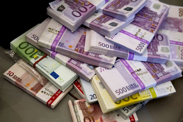 România trebuie să plătească 35,8 milioane de euro, în mai, către Uniunea Europeană (UE) şi Banca Mondială (BM), din împrumutul stand-by contractat în 2009