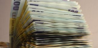 Începând de la 1 ianuarie 2019 salariul minim brut va creşte la 2.050 de lei