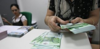 Prin încheierea unui contract de împrumut într-o monedă străină, clienții care contractează un credit trebuie să fie clar informați cu privire la faptul că se expun unui risc de schimb valutar