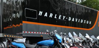 Harley Davidson se foloseşte de războiul comercial pentru a-şi muta capacităţile de producţie în afara S.U.A.