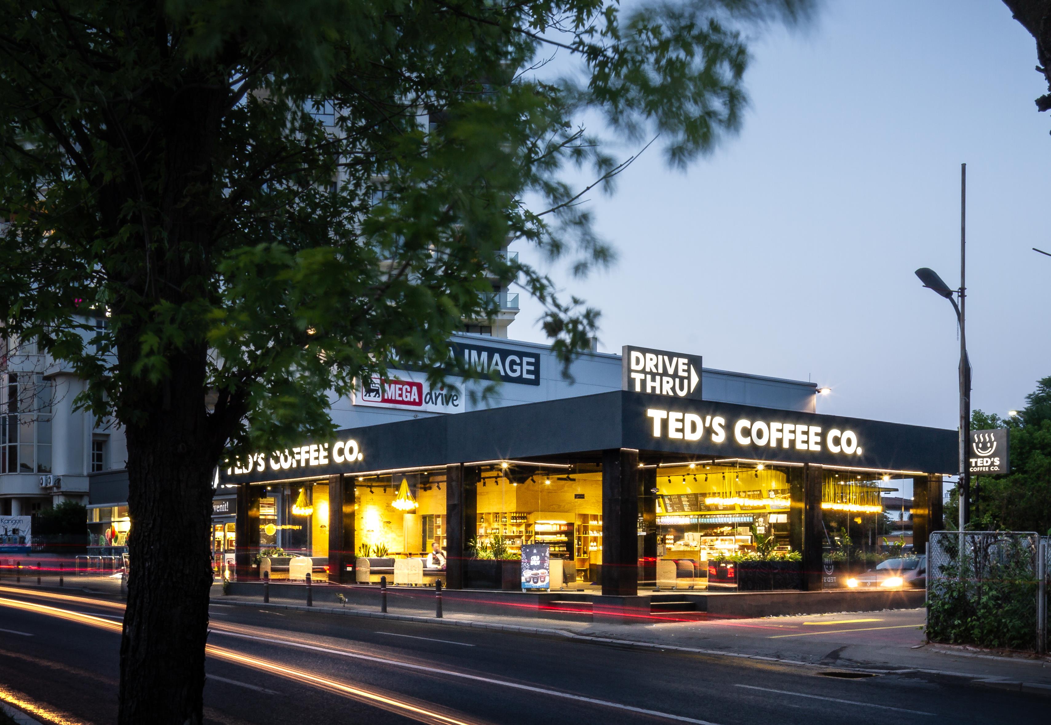 Foto: Flag Ship Store Ted’s Drive Thru Herastrau