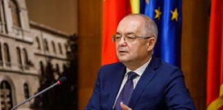 Cluj-pe afara i vopsit gardul…scrisoarea unei mame catre Boc