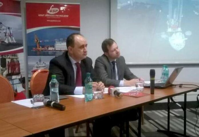 Gabriel Comănescu alături de Radu Petrescu, în timpul unei conferințe de presă. Sursă foto: Wall-Street.ro