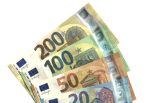 Cele mai mari fraude cu fonduri europene investigate în România. Dosarele care au pus sub semnul întrebării modul în care au fost cheltuiți banii UE Fraude cu fonduri europene în România – bancnote euro, simbol al finanțărilor europene