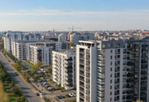 PREȚURILE APARTAMENTELOR AU EXPLODAT ÎN ULTIMII 10 ANI. Clujul a depășit 3.300 euro/mp, iar Bucureștiul accelerează puternic Dezvoltare imobiliară într-un mare oraș din România, în contextul creșterii prețurilor apartamentelor.