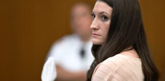 Procesul Lindsay Clancy intră în faza decisivă: căutările despre psihoză alimentează disputa privind moartea celor trei copii Procesul Lindsay Clancy intră în faza decisivă: căutările despre psihoză alimentează disputa privind moartea celor trei copii