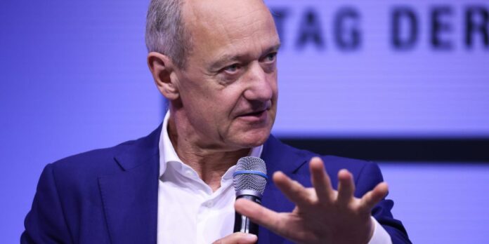 Cum își organizează timpul CEO-ul Siemens: mai puține întâlniri, răspunsuri scurte și decizii mai rapide