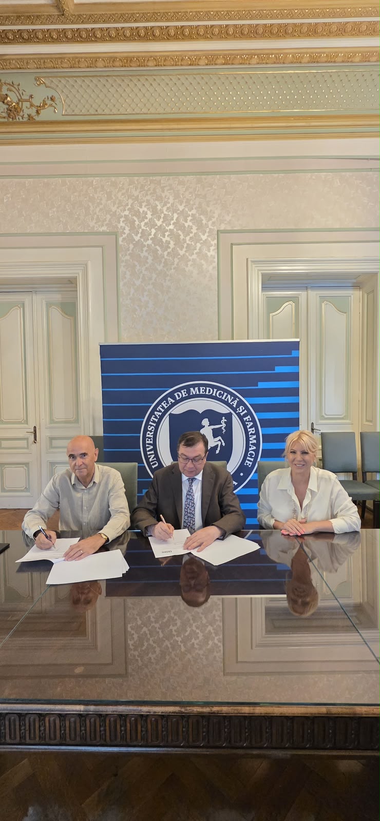 De la amfiteatru la cabinet: UMF „Carol Davila”, FEPAM și CONAF conectează formarea medicilor cu piața reală a serviciilor medicale. Peste 5.000 de companii medicale private pot deveni infrastructură de practică și inserție profesională pentru viitorii medici