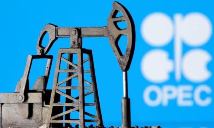 Petrolul se ieftinește cu 4% după decizia OPEC+: oferta mai mare și negocierile SUA-Iran reduc presiunea asupra pieței