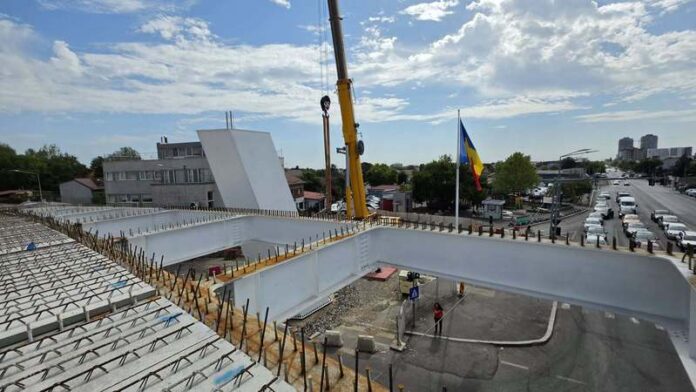 Pasajul Apărătorii Patriei prinde contur: primul „stâlp excentric” marchează etapa vizibilă a lucrărilor Pasajul Apărătorii Patriei prinde contur: primul „stâlp excentric” marchează etapa vizibilă a lucrărilor