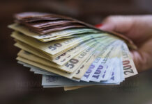 Salariul mediu net a crescut la 5.820 de lei, dar inflația a redus puterea de cumpărare a românilor Salariul mediu net a crescut la 5.820 de lei, dar inflația a redus puterea de cumpărare a românilor