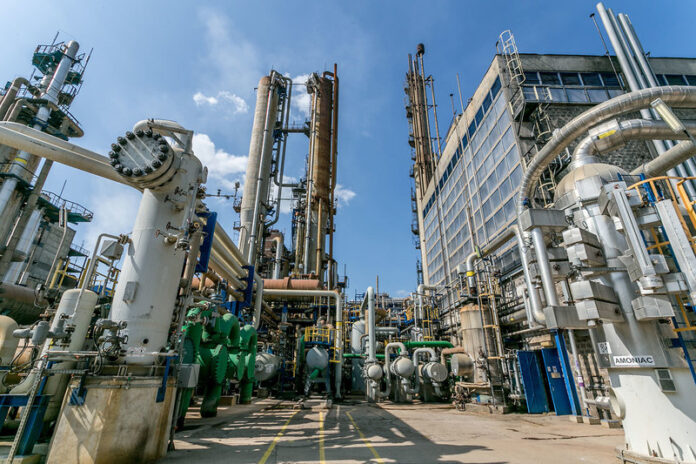 Romgaz preia activitatea Azomureș după aprobarea Concurenței. Ce înseamnă legătura dintre gaze și producția de îngrășăminte