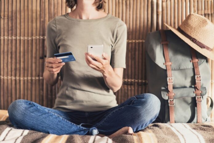 Bankingul online devine rutină pentru români: 51% îl folosesc săptămânal, în timp ce RoPay este cunoscut de 54% Bankingul online devine rutină pentru români: 51% îl folosesc săptămânal, în timp ce RoPay este cunoscut de 54%