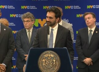 New York suspendă folosirea inteligenței artificiale de către elevi: un an pentru reguli clare în școli