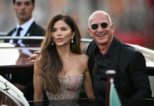 Jeff Bezos a vândut conacul din Seattle pentru 63 de milioane de dolari și locuiește într-un complex de 237 de milioane Jeff Bezos a vândut conacul din Seattle pentru 63 de milioane de dolari și locuiește într-un complex de 237 de milioane