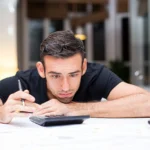 S&P păstrează ratingul României, dar perspectiva negativă lasă statului puțin timp pentru corectarea dezechilibrelor fiscale