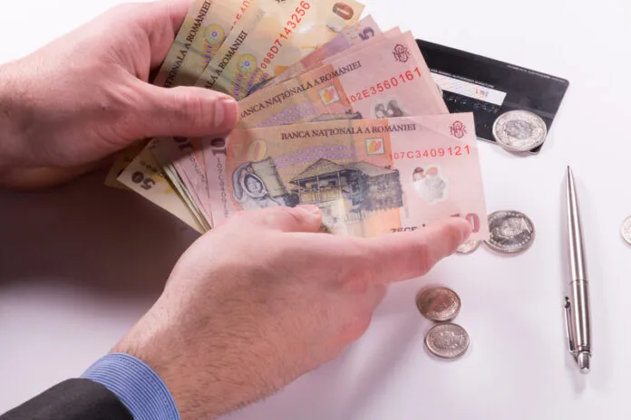 Leul poate continua să piardă teren în fața euro: inflația din România menține presiunea asupra cursului, estimează CFA România