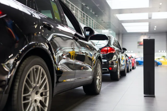 Piața auto din România scade din nou: programul de reînnoire nu oprește declinul, iar electrificarea avansează
