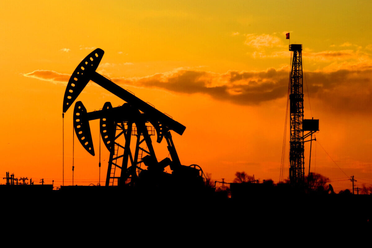 Petrolul Brent trece de 106 dolari pe baril, în timp ce tensiunile din Orientul Mijlociu alimentează temerile privind aprovizionarea