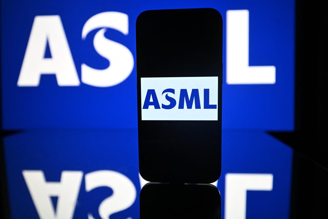 ASML vede interes pentru echipamentele sale până în 2030, cu clienți care discută comenzi din timp