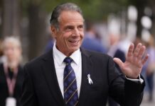 Andrew Cuomo plătește cash 9,6 milioane de dolari pentru 7 acri în Hamptons, la revenirea în politica din New York Andrew Cuomo plătește cash 9,6 milioane de dolari pentru 7 acri în Hamptons, la revenirea în politica din New York