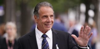 Andrew Cuomo plătește cash 9,6 milioane de dolari pentru 7 acri în Hamptons, la revenirea în politica din New York Andrew Cuomo plătește cash 9,6 milioane de dolari pentru 7 acri în Hamptons, la revenirea în politica din New York