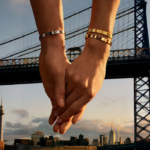 Cartier reinventează celebra brățară Love: noul model flexibil are peste 200 de componente și un sistem discret de închidere