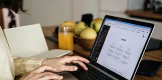 AI devine primul sprijin pentru 22% dintre angajați, dar ridică întrebări despre viitorul juniorilor