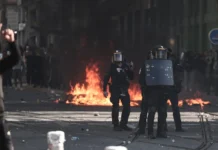 Protestele din Franța se extind după trei săptămâni, pe fondul scumpirilor și al nemulțumirilor Protestele din Franța se extind după trei săptămâni, pe fondul scumpirilor și al nemulțumirilor