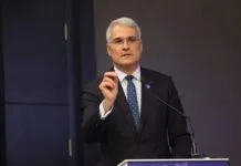 Începe implementarea proiectului STEP UP: tinerii eligibili primesc 1.000 de lei în primul an și 1.200 de lei în al doilea