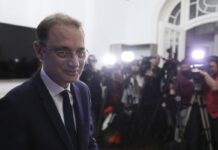 Luca Niculescu propune un guvern susținut de PSD: deficitul ar urma să coboare la 5,2% din PIB în 2027 Luca Niculescu propune un guvern susținut de PSD: deficitul ar urma să coboare la 5,2% din PIB în 2027